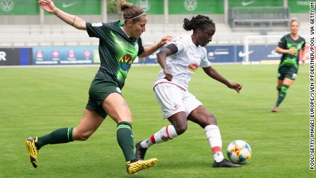 FC Koln Eunice Beckmann (r) avoids Wolfsburg Anna Blässe.