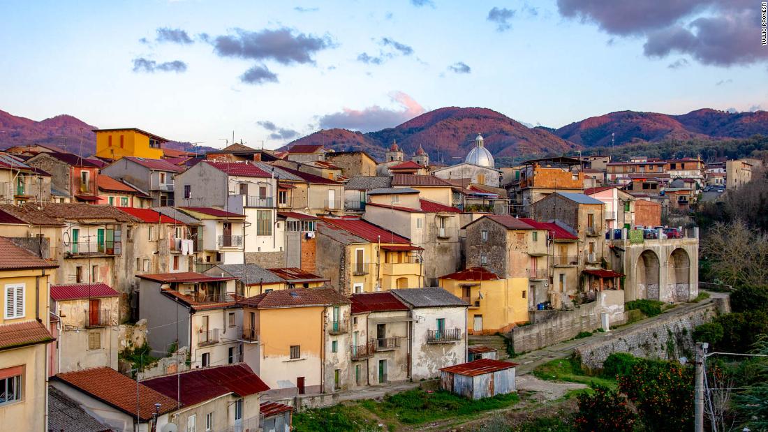 Cinquefrondi: an Italian city ‘without Covid’ that sells houses for $ 1