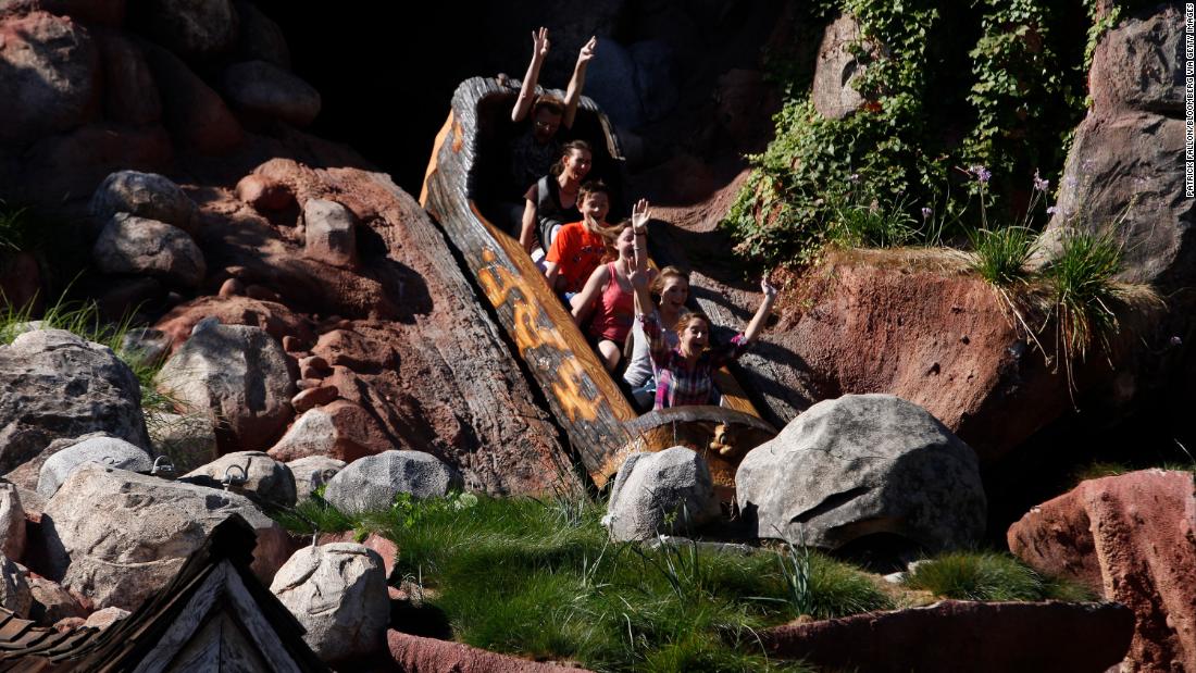 Disney fans say to Splash Mountain, inspired by the song “South”, should be rehemiran