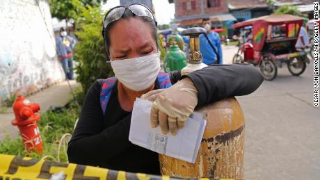 Peruvians cry for oxygen as the coronavirus takes its toll 