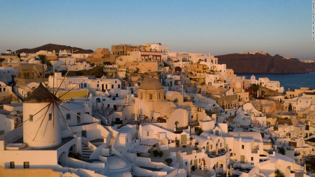 What happened on Santorini when the tourist ‘machine’ stopped