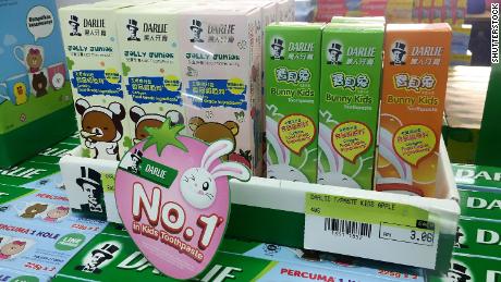Darlie kids & # 39; toothpaste in a store in Malaysia, where Chinese characters are sold 