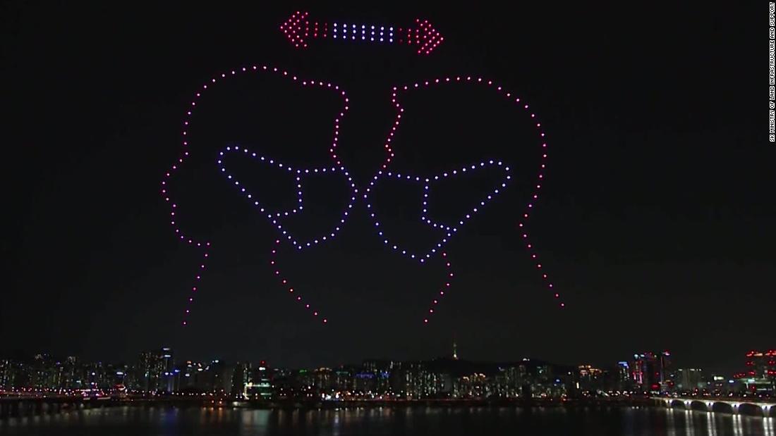 300 drones flew over Seoul to thank employees in the first place and boost coronavirus prevention measures