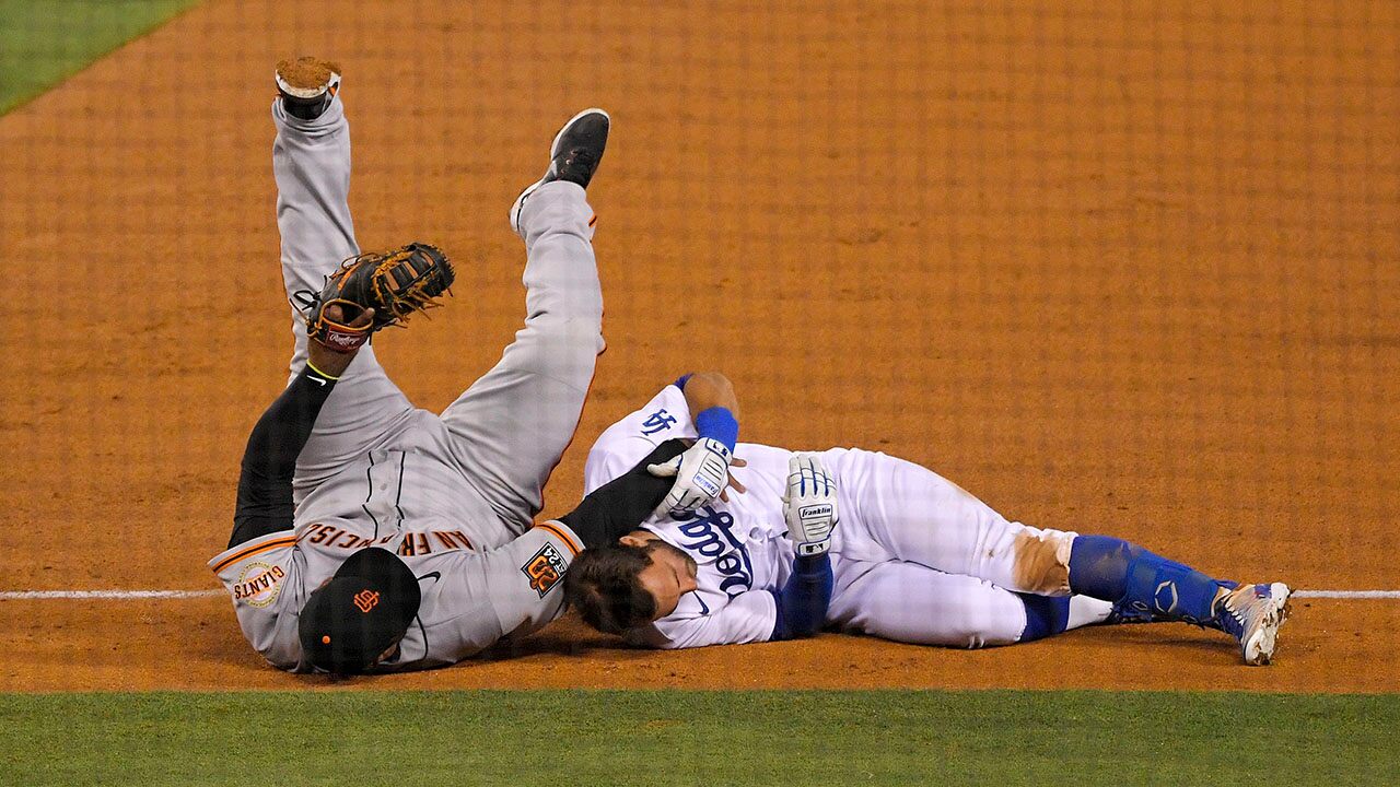 Giants, Dodgers players the butt of jokes after high-end collision at first base
