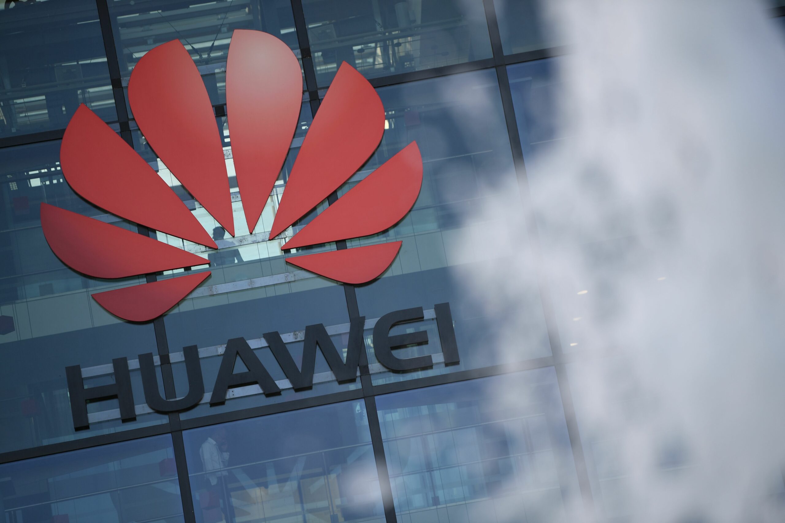 Huawei overtakes Samsung to be No. 1 smartphone maker many thanks to China