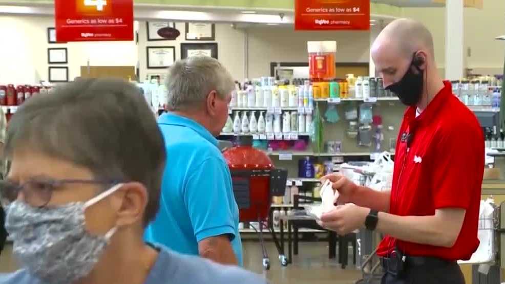 Hy-Vee announces campaign to hand out masks to buyers without 1