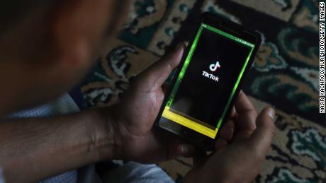 Beijing says it&#39;s &#39;strongly concerned&#39; by India&#39;s decision to ban Chinese apps