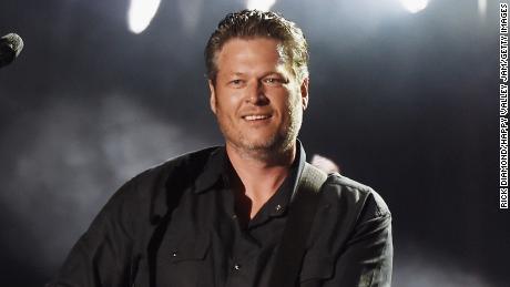 Blake Shelton follows in Garth Brooks & # 39; steps with his own propulsion concert  