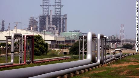 Trump orders Chevron to stop oil production in Venezuela