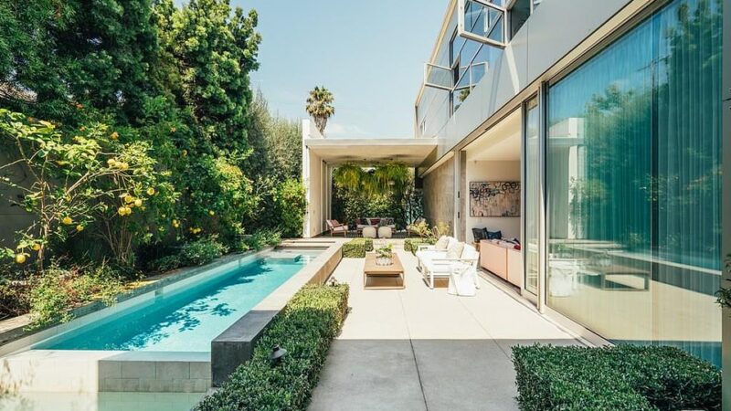 For sale! Game of Thrones actress Emilia Clarke has listed her very modern and large mansion located in the trendy neighborhood of Venice Beach in California