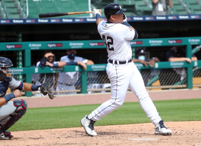 Miguel Cabrera powers Detroit Tigers in Game 2 against Minnesota Twins