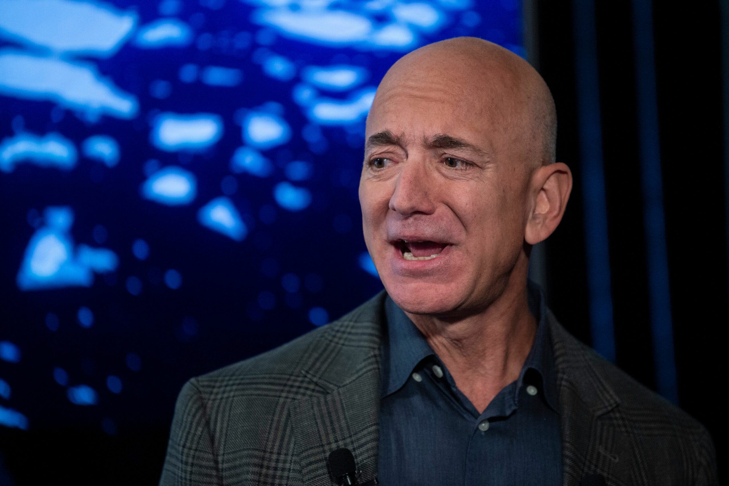 Bezos sells more than $3 billion in Amazon shares