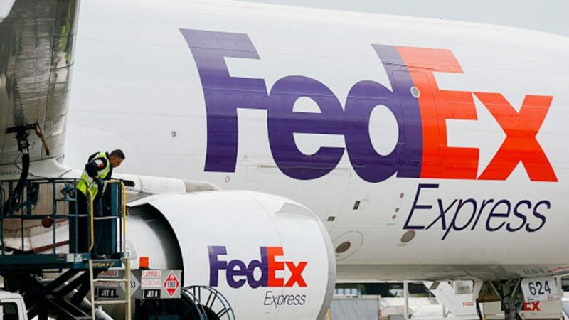 FedEx cargo jet makes emergency landing in Los Angeles
