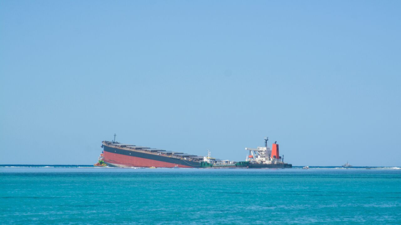 Mauritius oil catastrophe: Stricken Japanese ship spits apart, remaining fuel spreads into waters