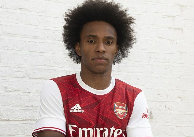 Brazilian winger Willian completed his free transfer move to Arsenal on Friday