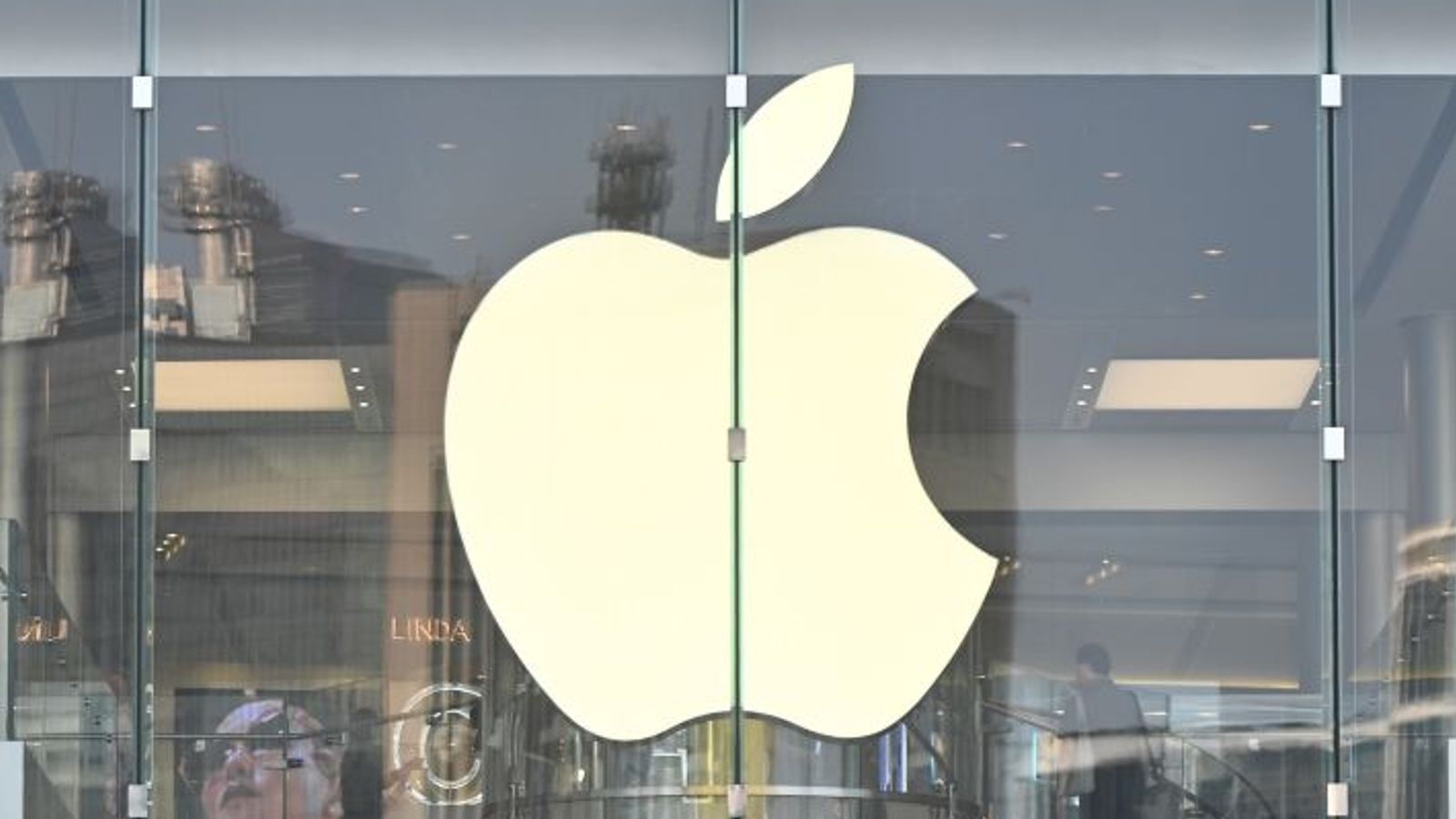 Apple outperforms the entire FTSE 100 Index |  Business news