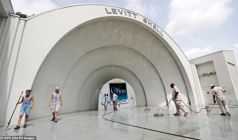 Vandals also hit the Levitt Shell concert venue in Overton Park, spraying lewd phrases, including ¿F *** TRUMP" And ¿F *** STRICKLAND, a reference to Memphis Mayor Jim Strickland, plus ¿EAT THE RICH¿ and other phrases