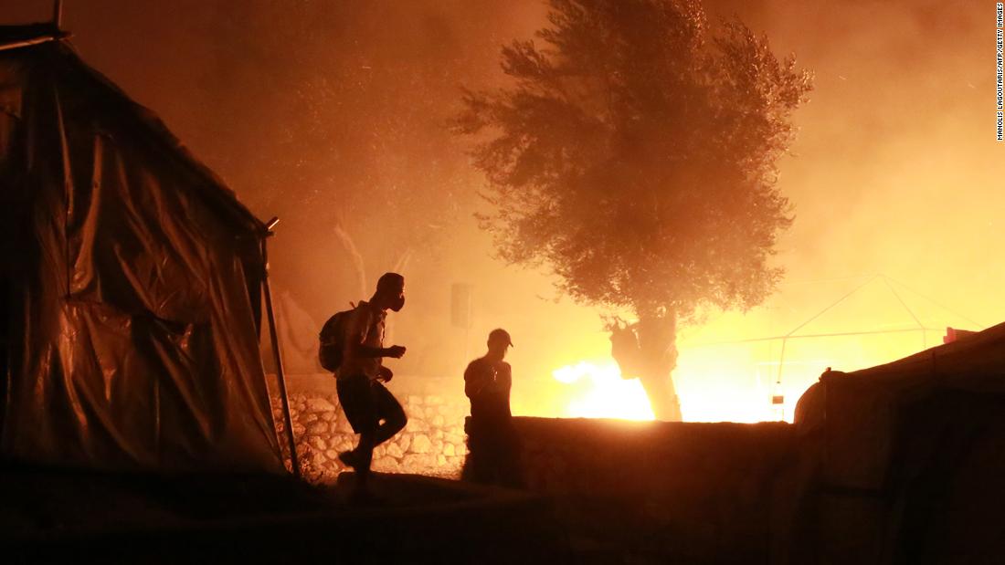 Lesbos: Fire “destroys” Europe’s largest migrant camp