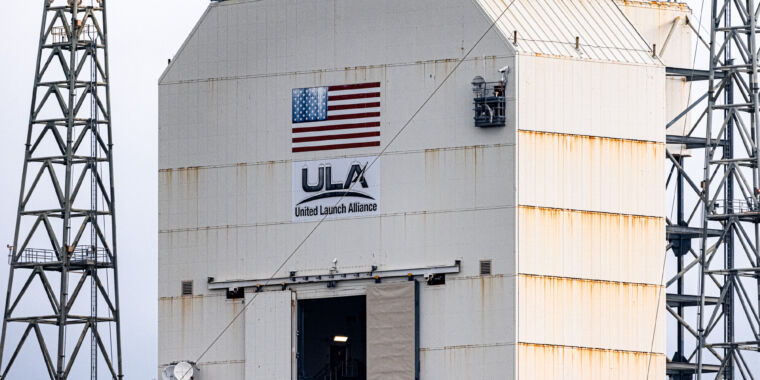 The Delta 4 heavy missile was once again delayed, raising concerns about infrastructure obsolescence
