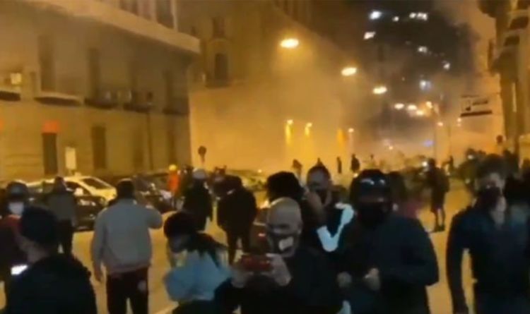 Coronavirus news Naples: Police attacked riots in Naples due to lockdown COVID-19 |  The world |  News