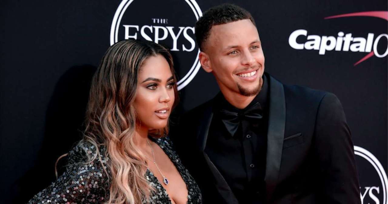 Stephen Curry reacts to his wife Aisha’s new blonde hair