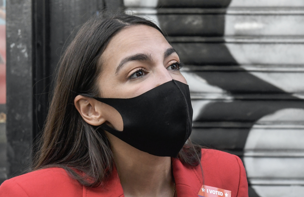 The players want to play "between us" with Alexandria Ocasio-Cortez

