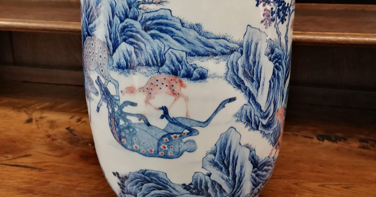 Joy as a £ 25,000 cracked vase turns sour after its appearance It would be worth £ 700,000 undamaged