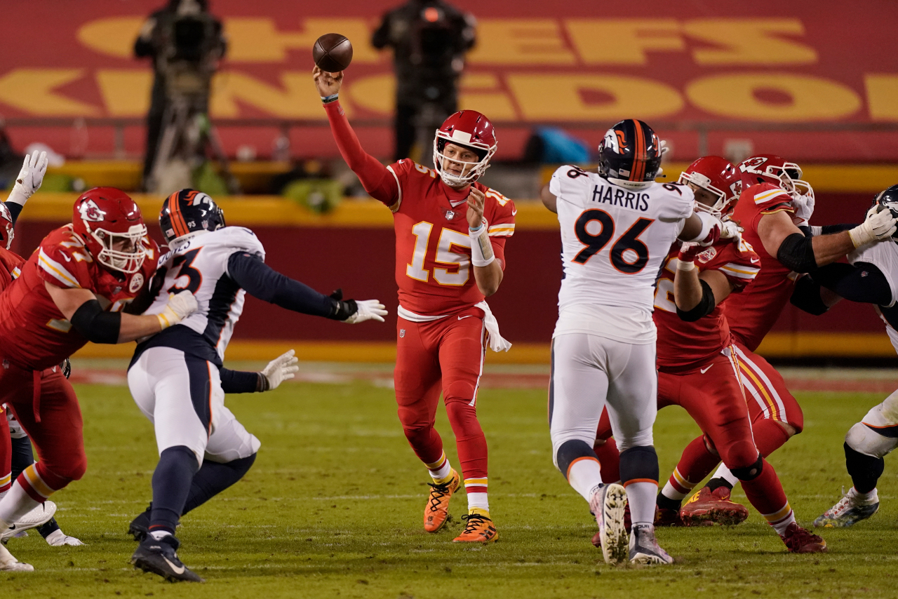   Chiefs rally to beat Bronco 22-16 to clinch the playoff platform  KLRT


