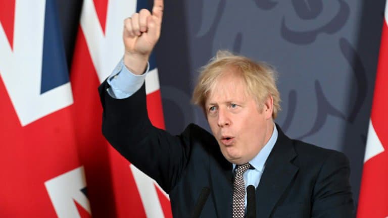 Boris Johnson brandishes the post-Brexit deal as a "gift" for British Christmas

