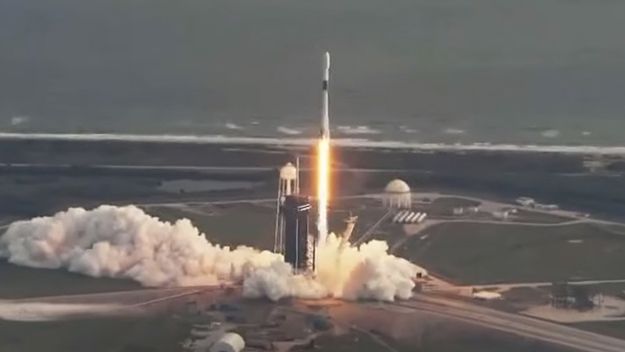 SpaceX launches a secret US spy satellite, and commits to landing missiles into a standard public roof