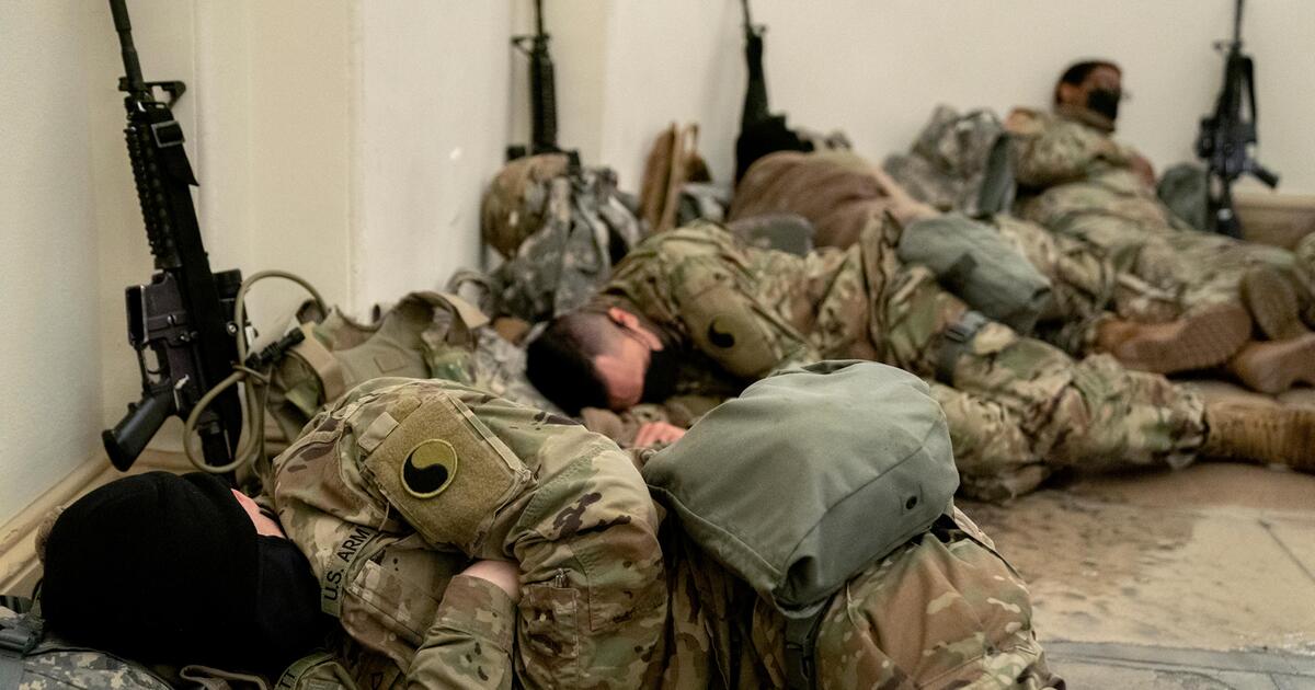 Unusual photos from the U.S. Parliament: The Army is asleep on the Capitol