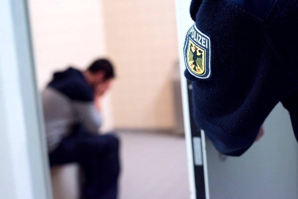 Federal Police seize smugglers: 23 people brought to Bavaria “in a closed place”