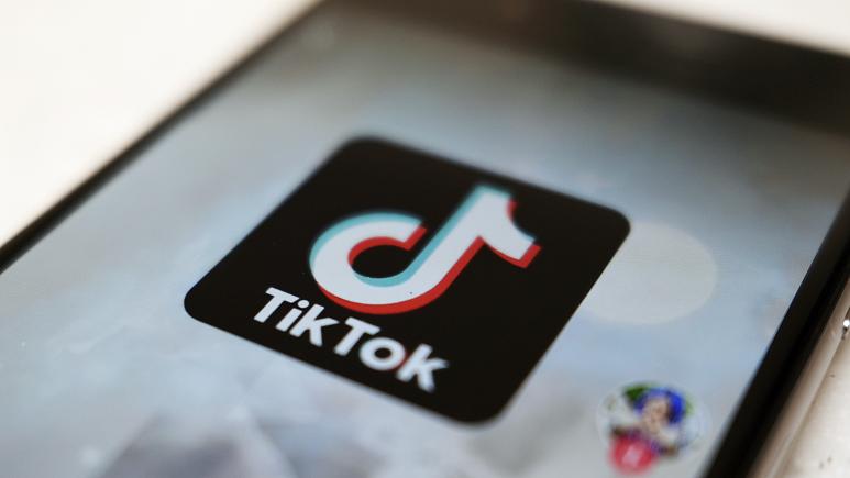 TikTok 'Blackout Challenge' kills a 10-year-old girl

