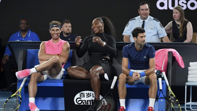 Rafa Nadal y Novak Djokovic junto a Serena Williams en un partido de exhibición previo al Open de Australia 2020.