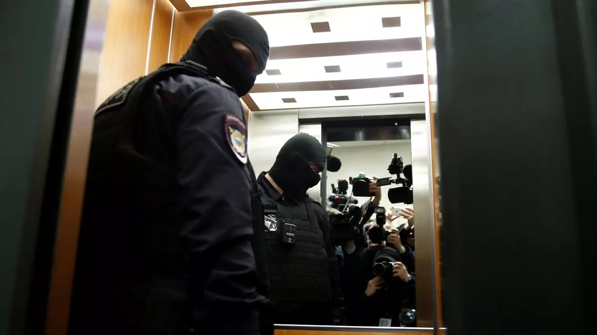 Russian police raided the detained Navalny's apartment

