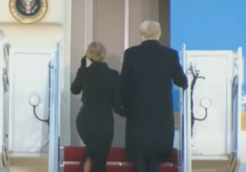 Watch .. “Trump carries the” nuclear bag “with him as he leaves the White House