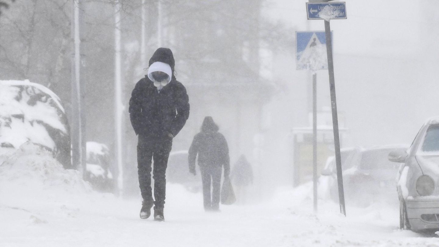 Winter weather: Heavy snow causes chaos in Sweden and Finland