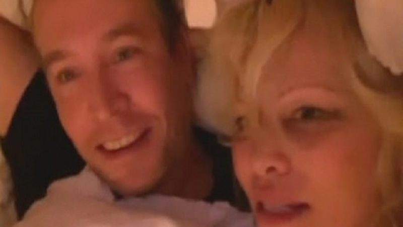   Hebrew News - Pamela Anderson and her new husband in their first joint interview: Location?  Particularly surprising


