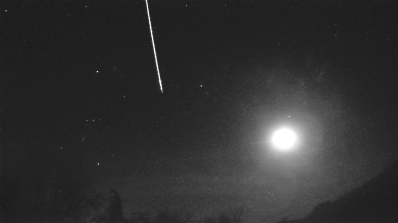 Aliens?  In the UK they reported seeing a huge fireball