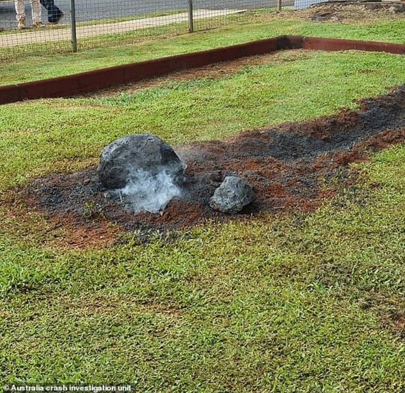 Pictures of “a meteor in a schoolyard” .. Even “NASA” fell into a trap