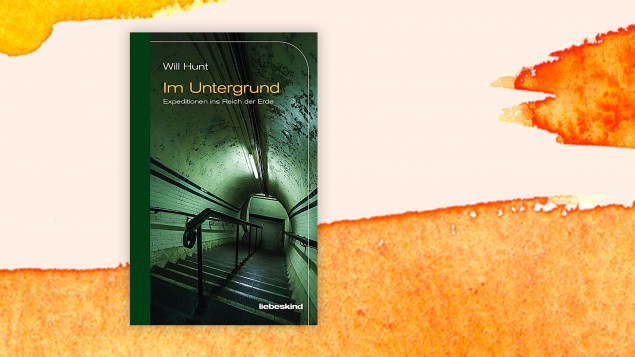 Das Cover zeigt das grün eingefärbte Foto eines in dramatischer Perspektive fotografierten Treppentunnels. (Cover: Liebeskind / Collage: Deutschlandradio)