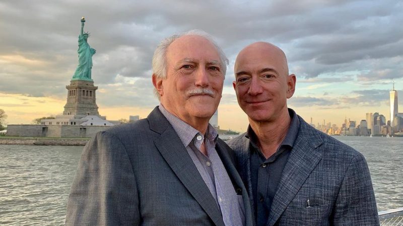 Jeff Bezos' emotional message about the dreamers and his father

