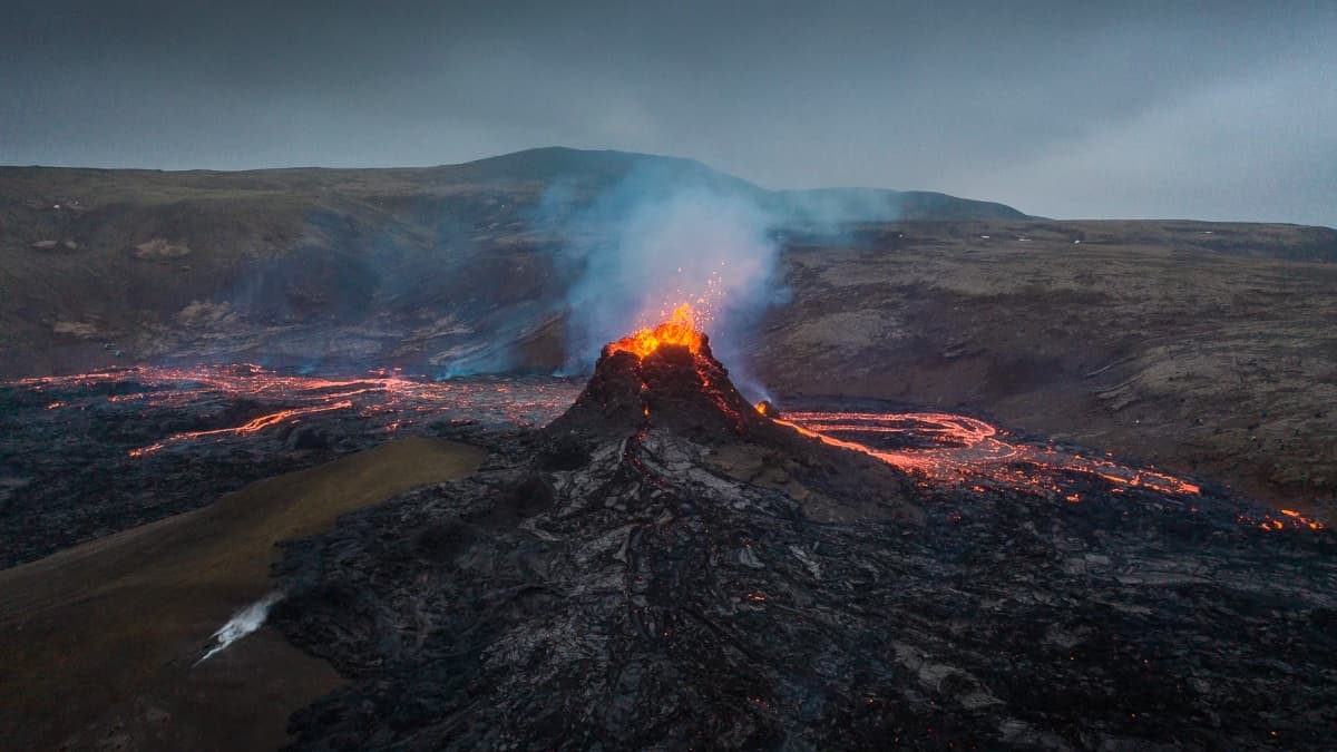 The pilot melts his drone and gets a brutal photo of lava from a volcano in Iceland.