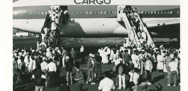 How many passengers can accommodate a plane: see log