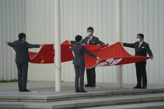The Chinese and Hong Kong flags were folded on Thursday, March 11th in front of the Hong Kong Legislative Council.