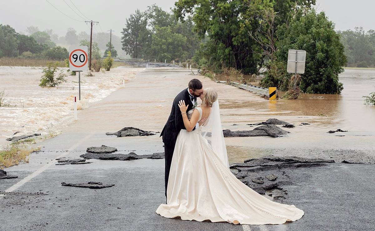 The couple rescued and we managed to get married despite the rain in Australia