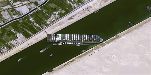 The ship that blocked the Suez Canal is also in Microsoft Flight Simulator and it's a realistic scene - Živě.cz

