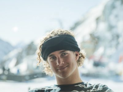 This athlete is snowboarding the snow-covered streets of Switzerland – La Razon