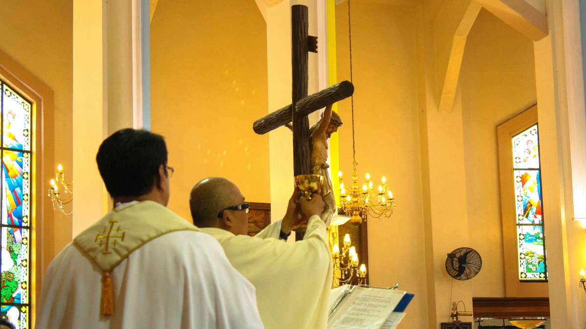A priest declares that he is in love during Mass and is suspended in Italy