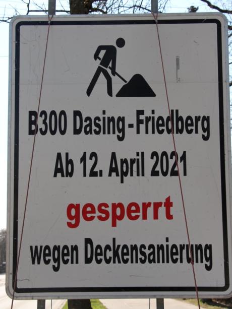 The B 300 in Friedberg has closed due to construction work.